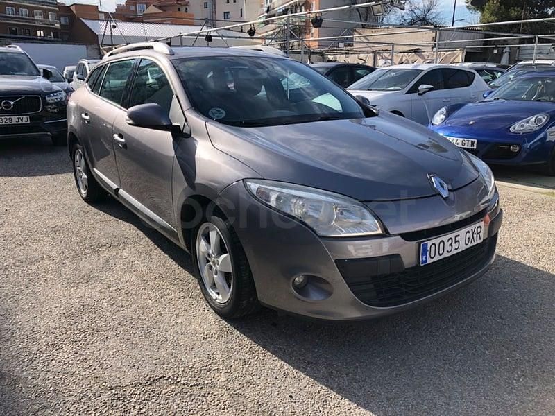 Usado Renault Mégane GrandTour Expression 105 CV (77 kW) 2010 Gris / plata Familiar