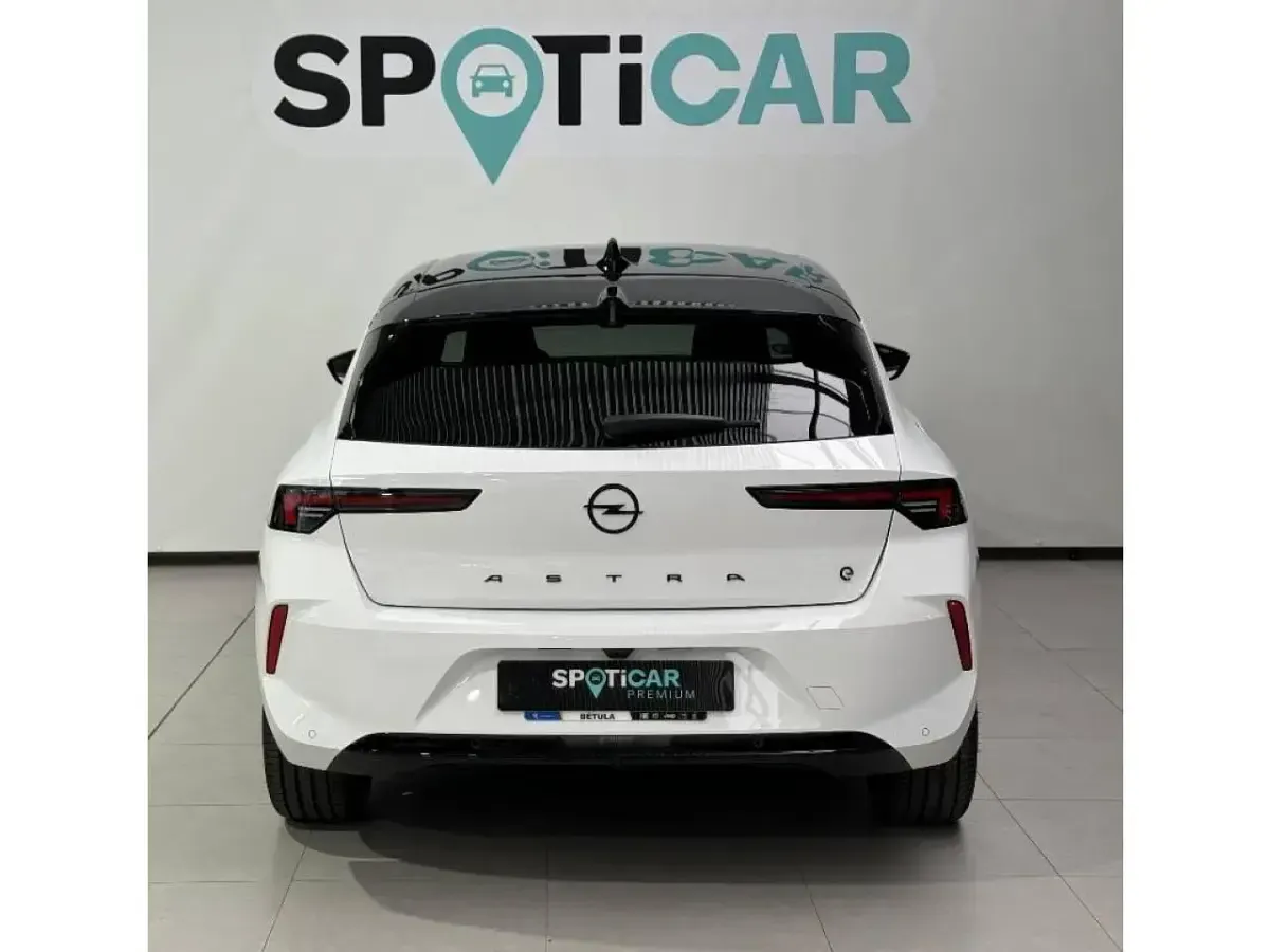 Usado Opel Astra 114 kW (156 CV) 2023 Blanco Utilitario