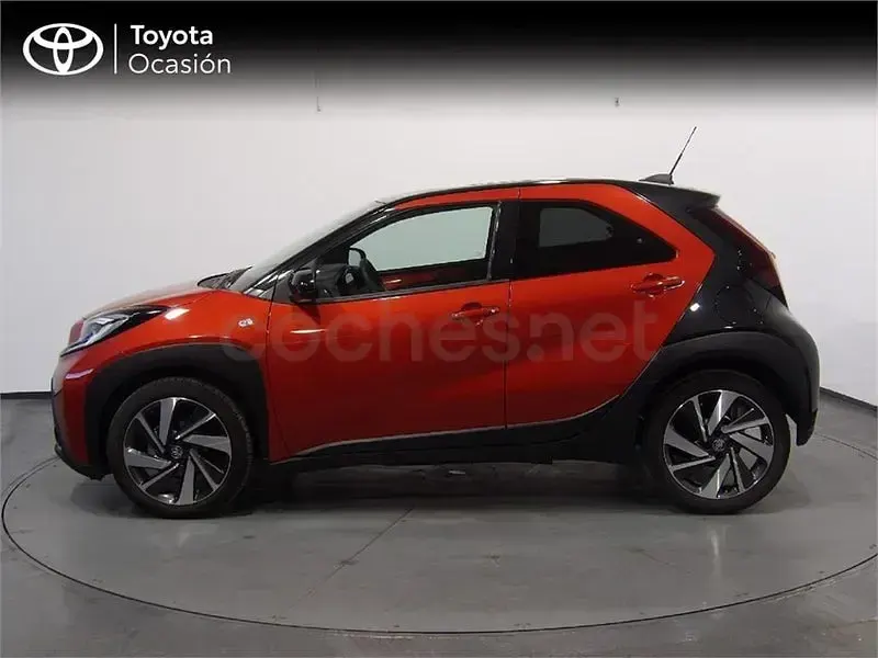 Usado Toyota Aygo X Edition 72 CV (52 kW) 2022 Rojo SUV