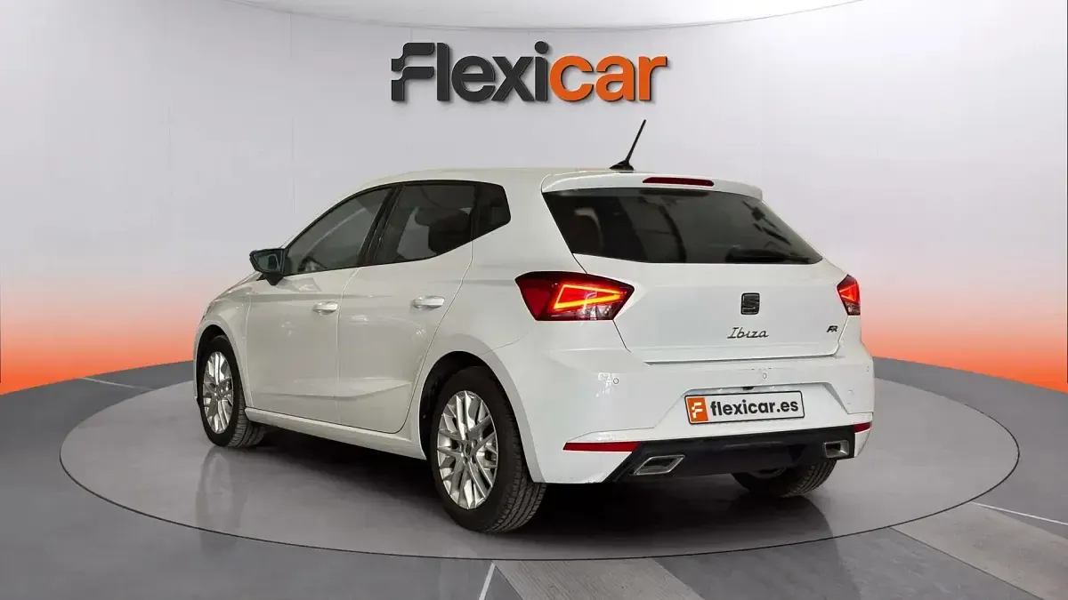 Usado Seat Ibiza FR 110 CV (80 kW) 2023 Blanco Utilitario