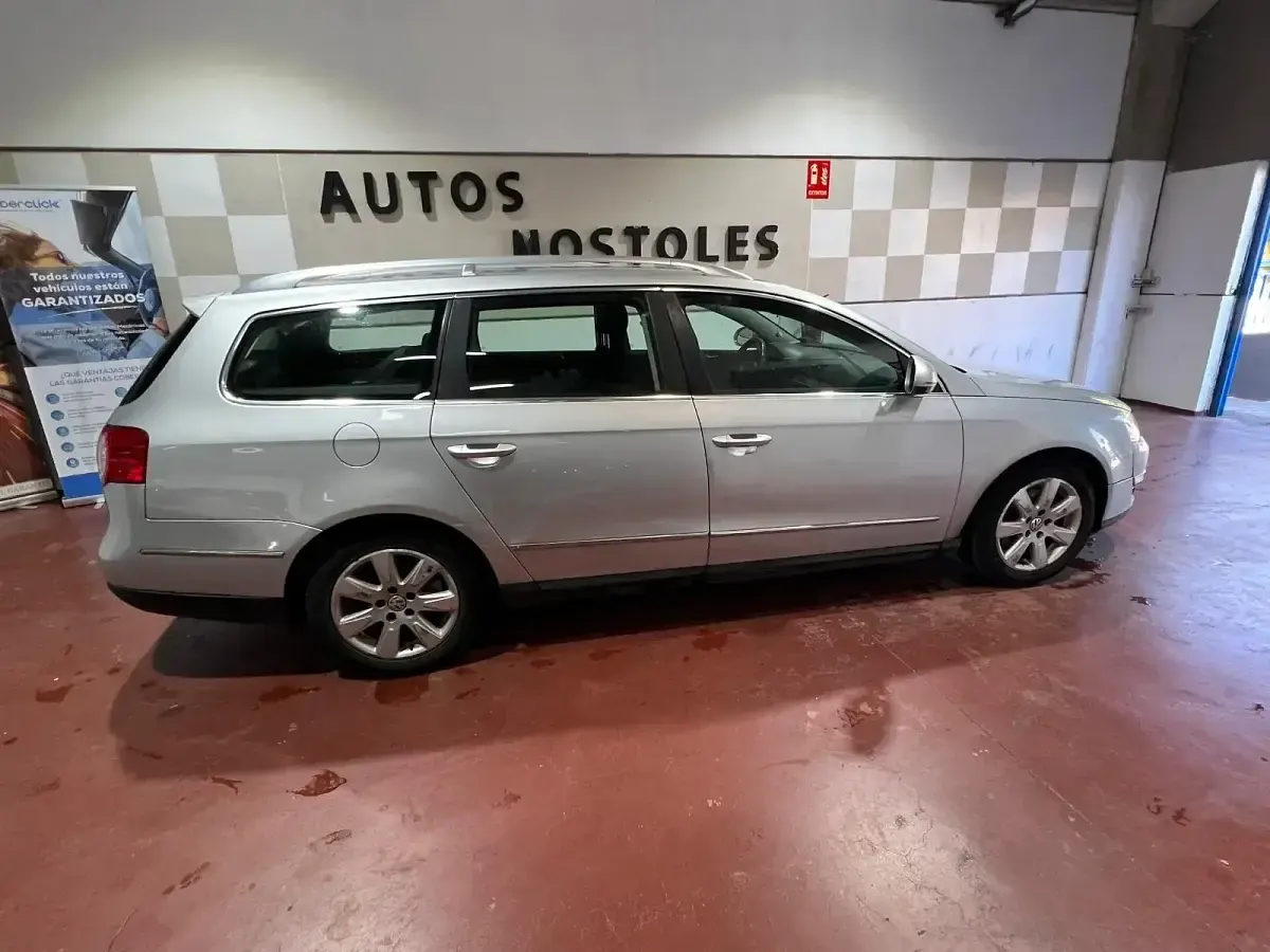 Usado VW Passat Individual 140 CV (102 kW) 2007 Gris / plata Familiar