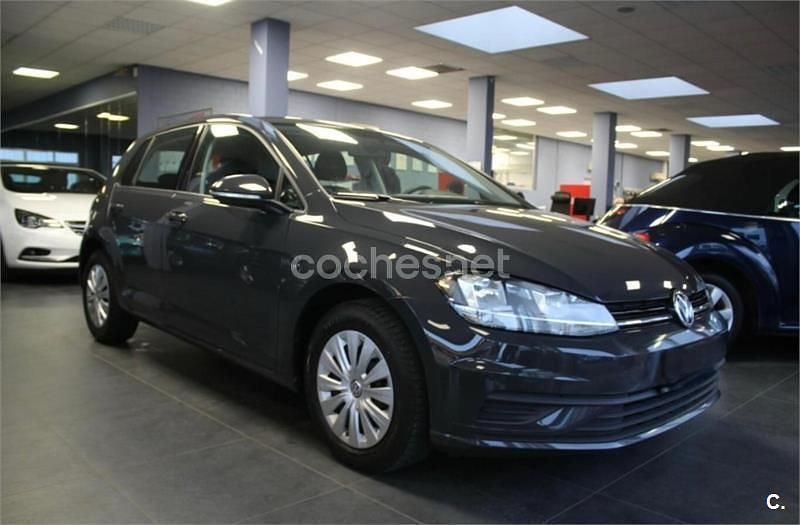 Usado VW Golf VII Advance 110 CV (80 kW) 2018 Negro Berlina