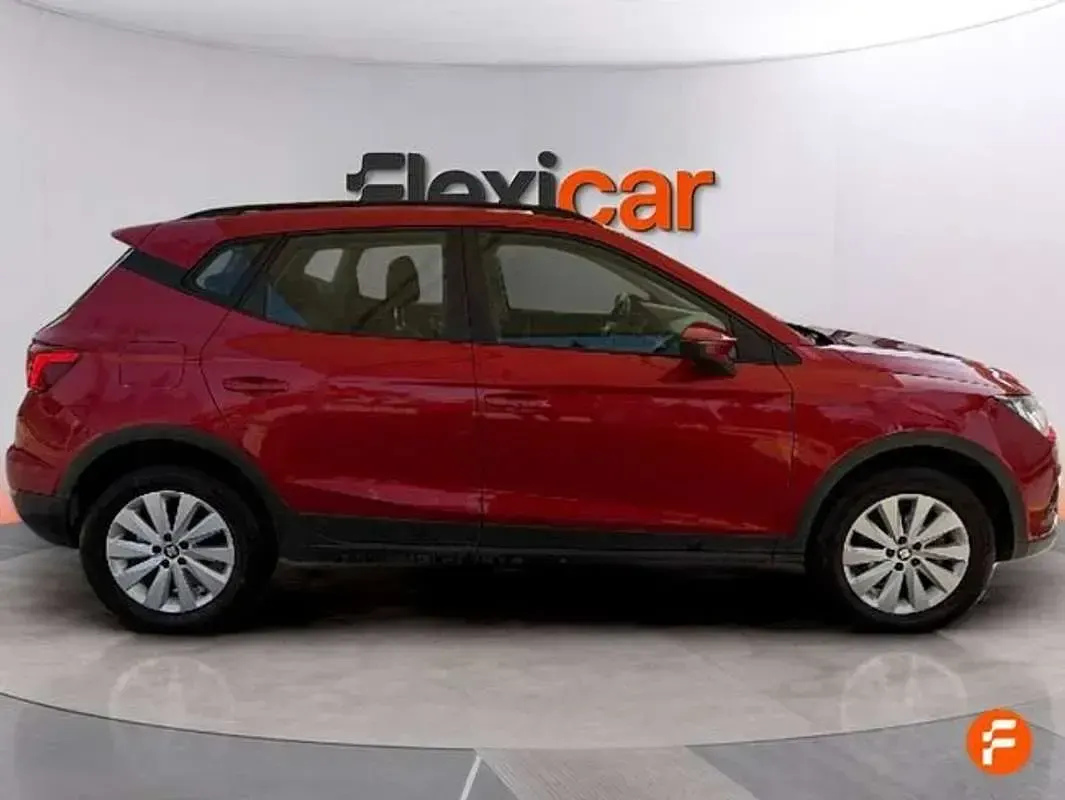 Usado Seat Arona Ecomotive 116 CV (85 kW) 2018 Rojo SUV