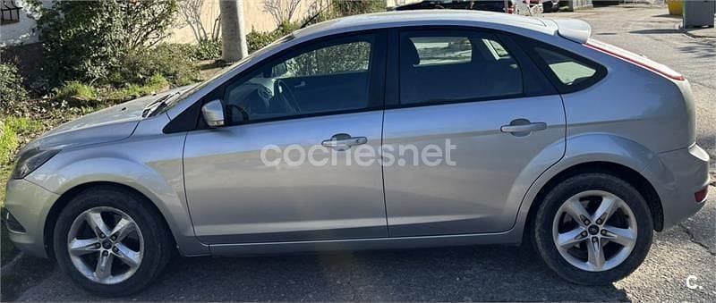Usado Ford Focus Trend 136 CV (100 kW) 2009 Gris / plata Berlina