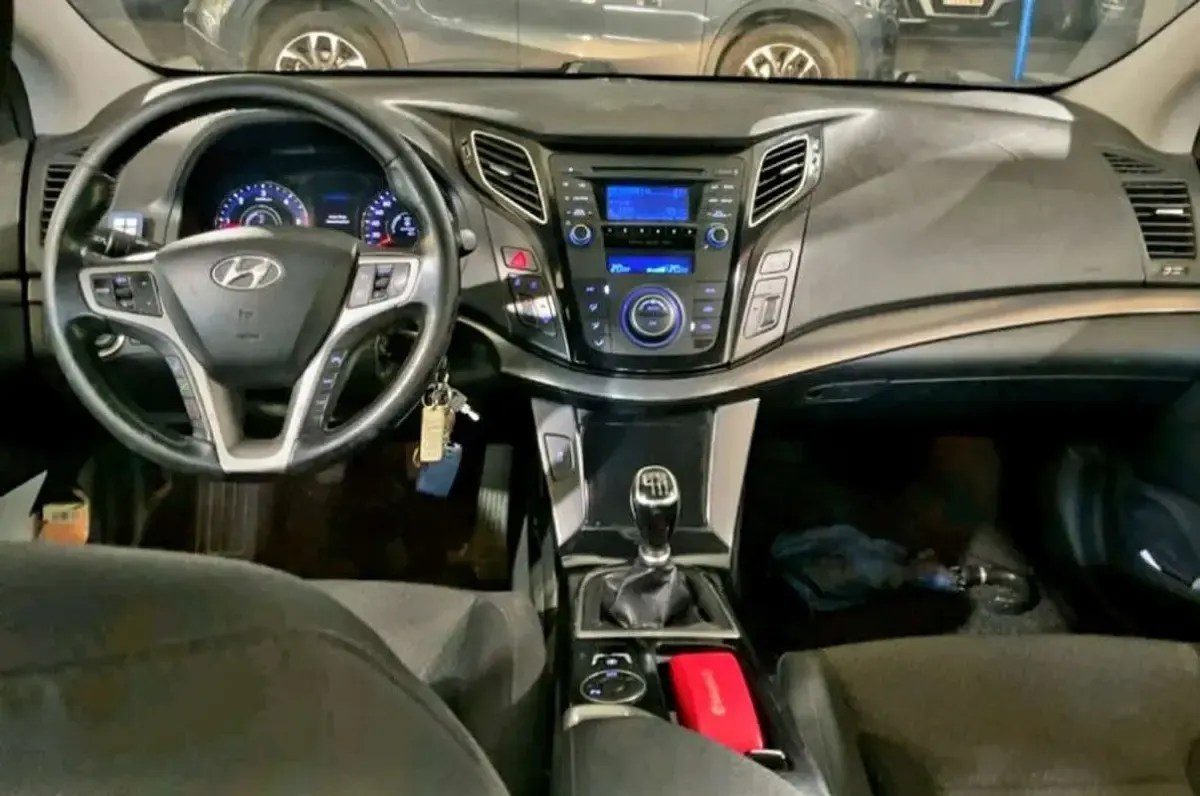 Usado Hyundai i40 136 CV (100 kW) 2013 Negro Berlina