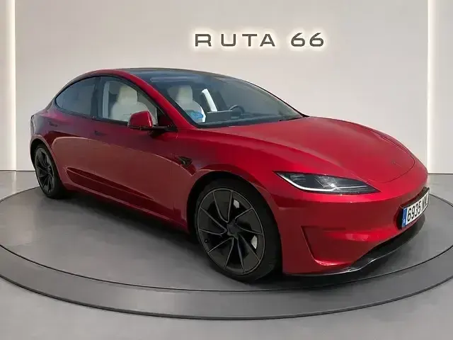 Usado Tesla Model 3 Performance 377 kW (513 CV) 2026 Rojo Berlina