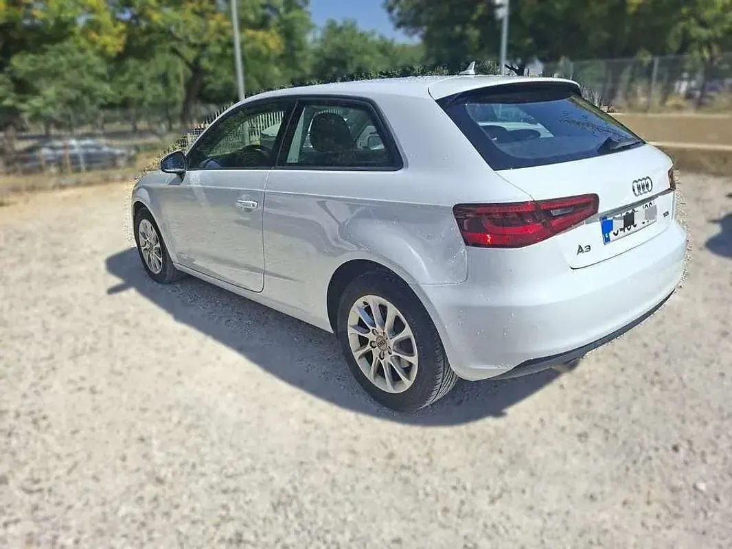 Usado Audi A3 Sportback Ambiente 116 CV (85 kW) 2015 Blanco Utilitario