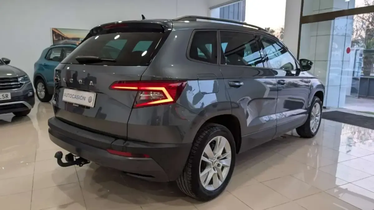 Usado Skoda Karoq Ambition 116 CV (85 kW) 2020 Gris SUV