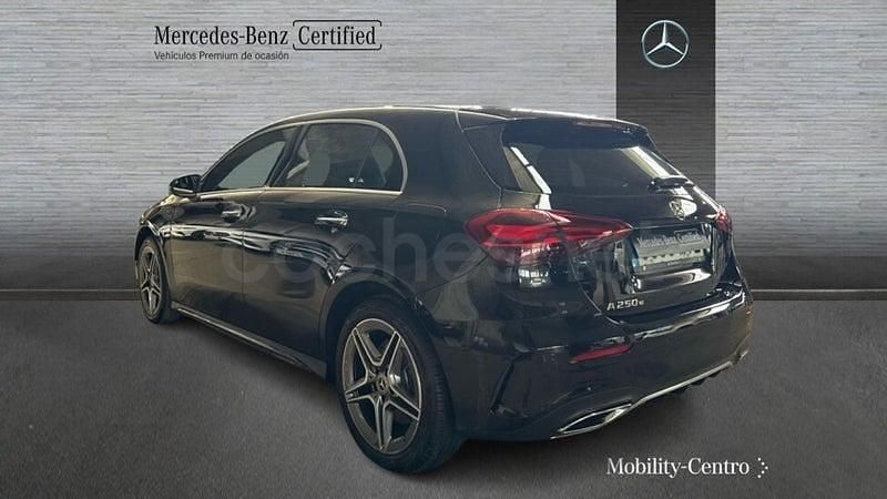 Usado Mercedes A250 AMG line 218 CV (160 kW) 2025 Negro cosmos Berlina
