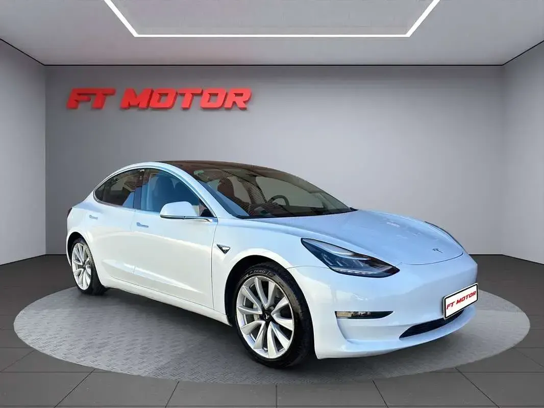 Käytetty Tesla Model 3 Standard Range 366 kW (498 HP) 2019 Valkoinen Sedan