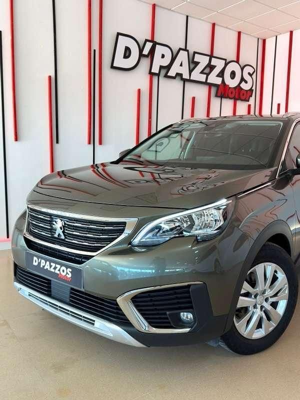 Usado Peugeot 5008 Active 131 CV (96 kW) 2019 Verde SUV