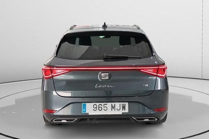 Usado Seat Leon FR 131 CV (96 kW) 2023 Gris Utilitario