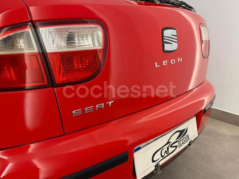 Usado Seat Leon Sport 105 CV (77 kW) 2002 Rojo Berlina