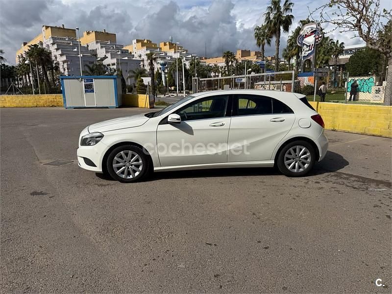 Usado Mercedes A180 AMG line 122 CV (89 kW) 2013 Blanco Berlina