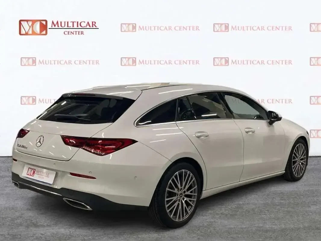 Usado Mercedes CLA220 Shooting Brake 190 CV (139 kW) 2021 Blanco Familiar