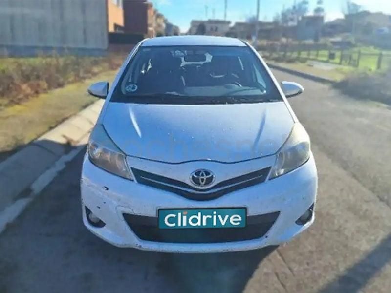 Usado Toyota Yaris Active 90 CV (66 kW) 2012 Blanco Utilitario