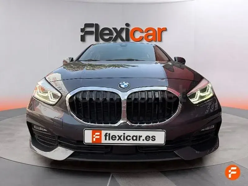 Usado BMW 118 140 CV (102 kW) 2021 Gris / plata Berlina
