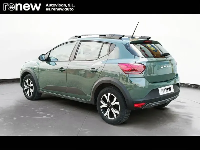 Usado Dacia Sandero Expression 101 CV (74 kW) 2023 Verde Berlina