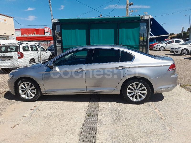 Usado VW Passat Advance 150 CV (110 kW) 2019 Plateado Berlina