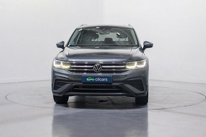 Usado VW Tiguan Allspace Life 150 CV (110 kW) 2022 Gris / plata SUV