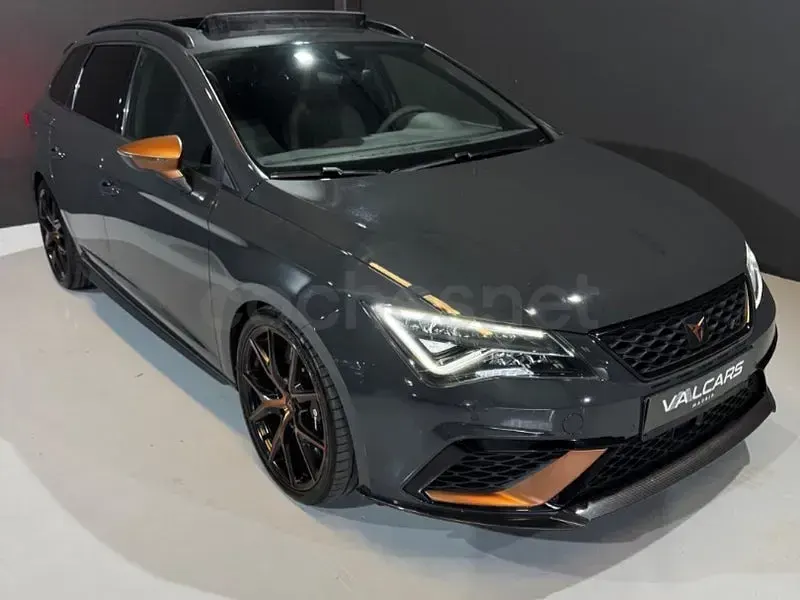 Usado Seat Leon 4Drive 300 CV (220 kW) 2019 Gris / plata Familiar