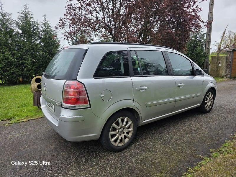 Usado Opel Zafira Cosmo 120 CV (88 kW) 2008 Gris / plata Monovolumen