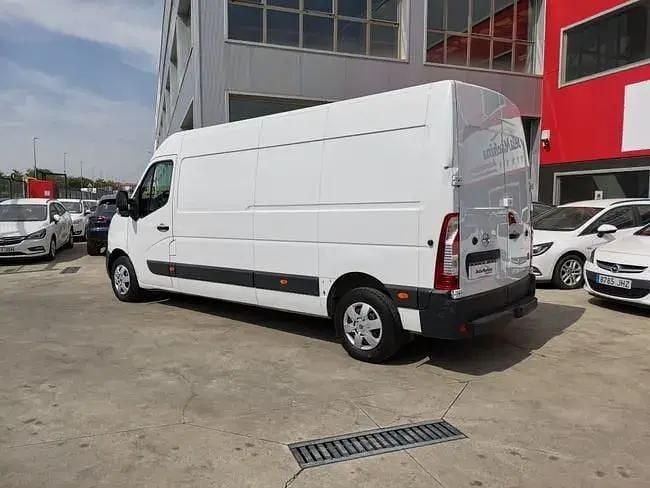Usado Nissan Interstar 136 HP (100 kW) 2023 Branco Van