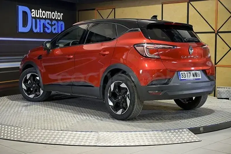 Usado Renault Captur Techno 140 CV (102 kW) 2024 Rojo SUV
