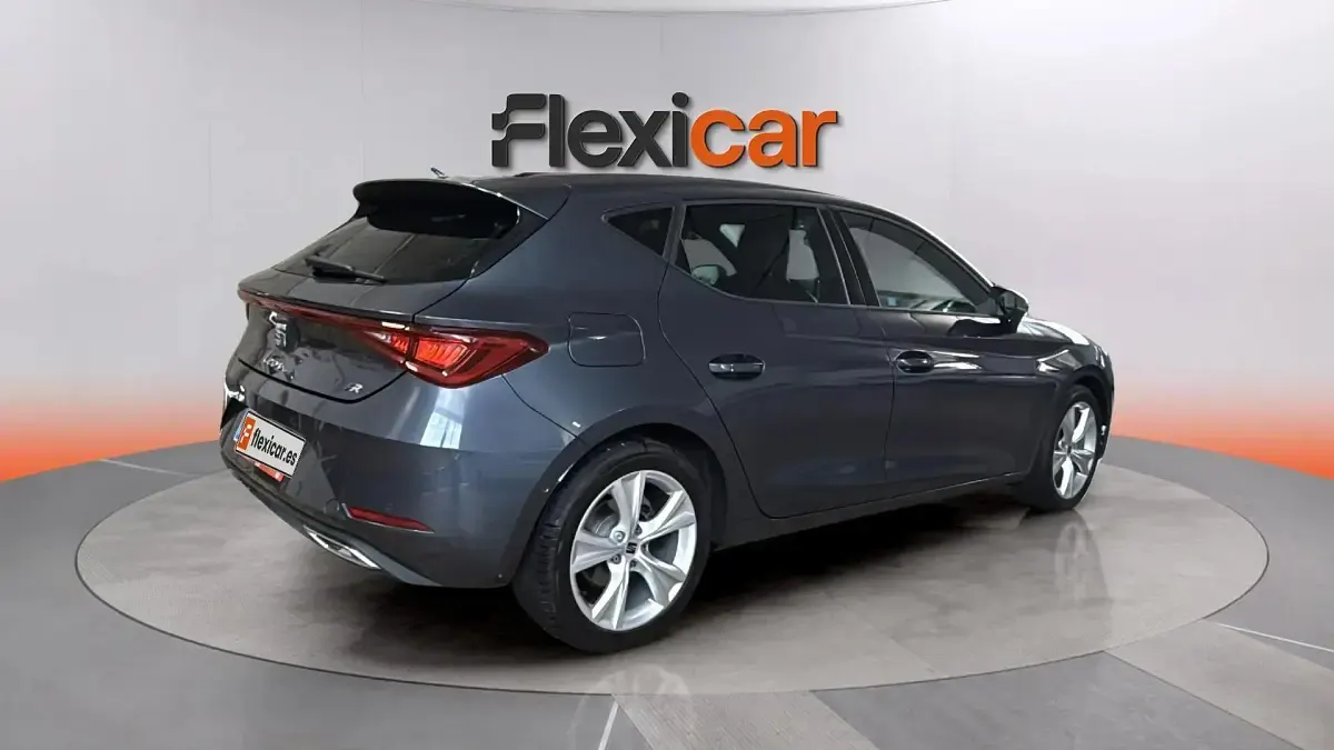 Usado Seat Leon FR 116 CV (85 kW) 2025 Gris Berlina