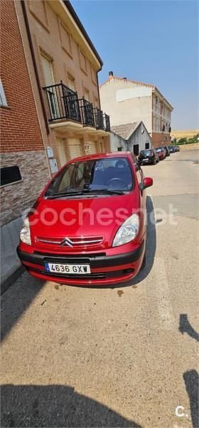 Usado Citroën Xsara Picasso Exclusive 92 CV (67 kW) 2010 Rojo Monovolumen
