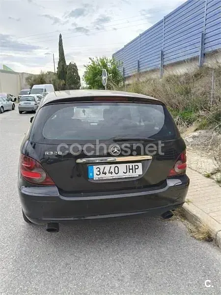 Usado Mercedes R320 224 CV (164 kW) 2007 Negro Familiar
