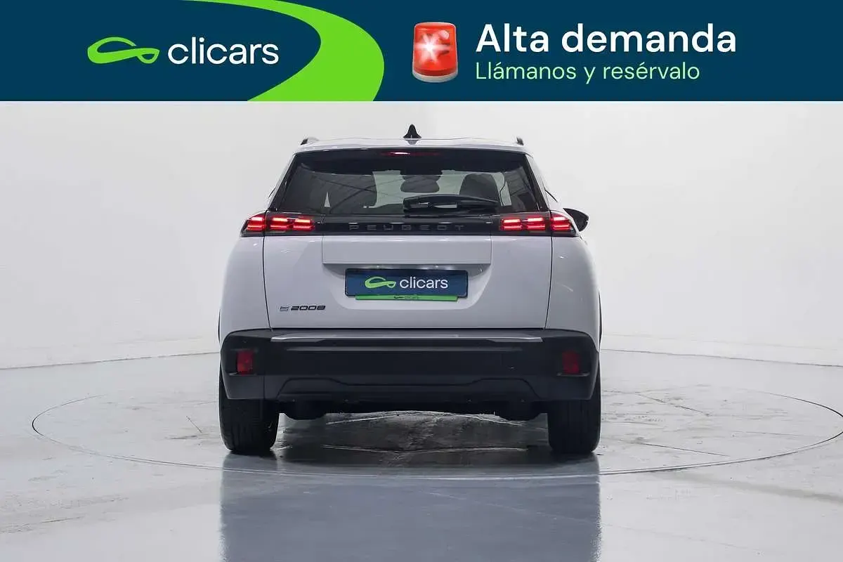 Usado Peugeot e-2008 Allure 114 kW (156 CV) 2025 Blanco SUV
