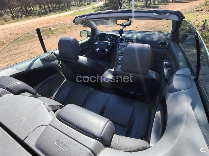 Usado Ford Focus Cabriolet Titanium 136 CV (100 kW) 2010 Azul Descapotable