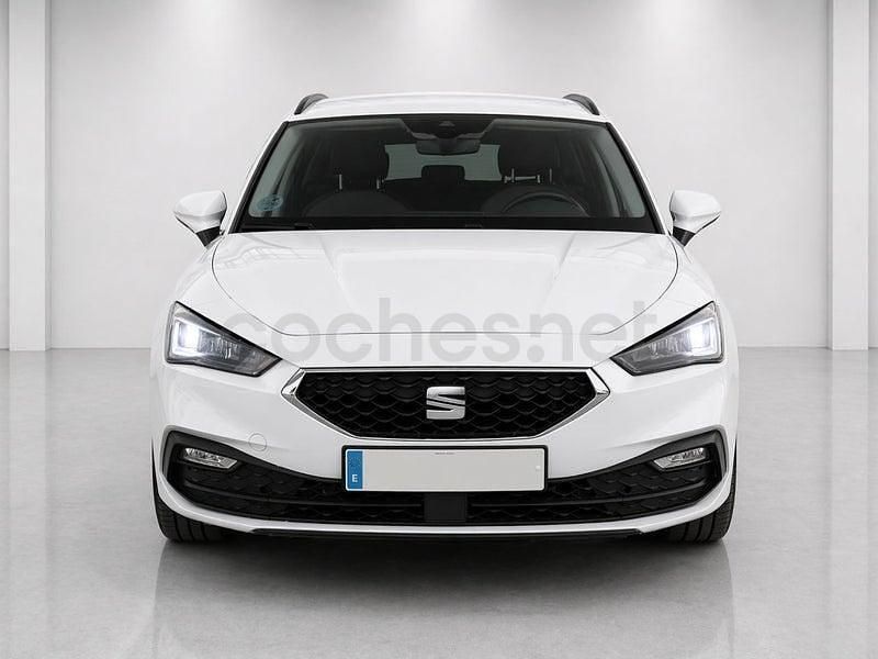 Usado Seat Leon Style 150 CV (110 kW) 2021 Blanco Familiar