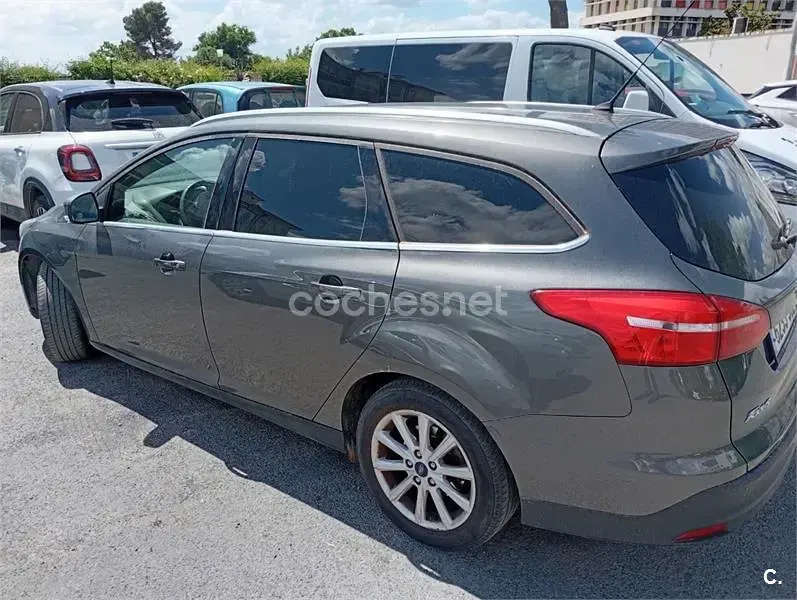 Usado Ford Focus Titanium 120 CV (88 kW) 2015 Gris / plata Familiar