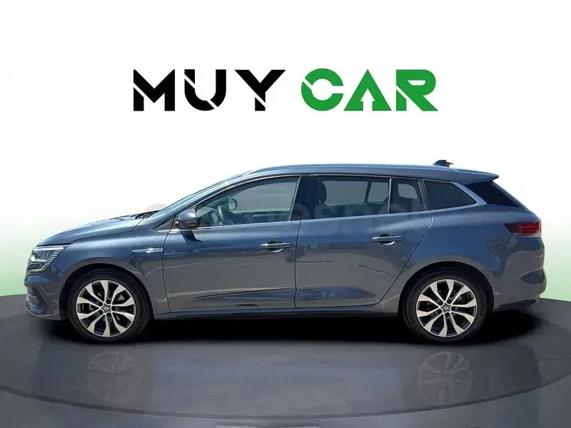 Usado Renault Mégane GrandTour Techno 140 CV (102 kW) 2023 Gris Familiar
