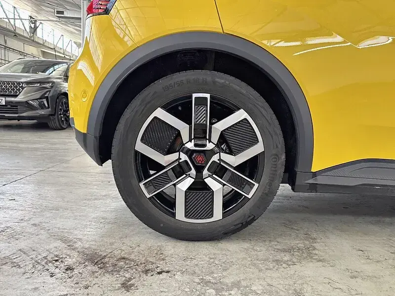 Usado Renault R5 Techno 110 kW (150 CV) 2025 Amarillo Utilitario