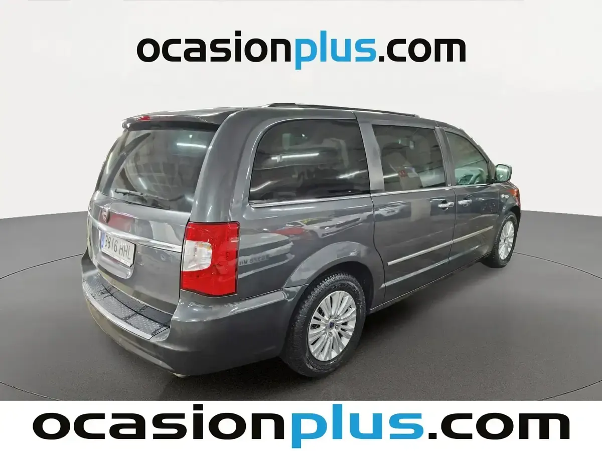 Usado Lancia Voyager Gold 163 CV (119 kW) 2011 Negro Monovolumen