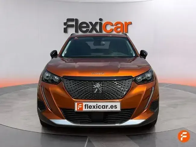 Usado Peugeot 2008 Allure 130 CV (95 kW) 2021 Naranja SUV