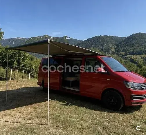 Usado VW Caravelle Trendline 150 CV (110 kW) 2018 Rojo Van