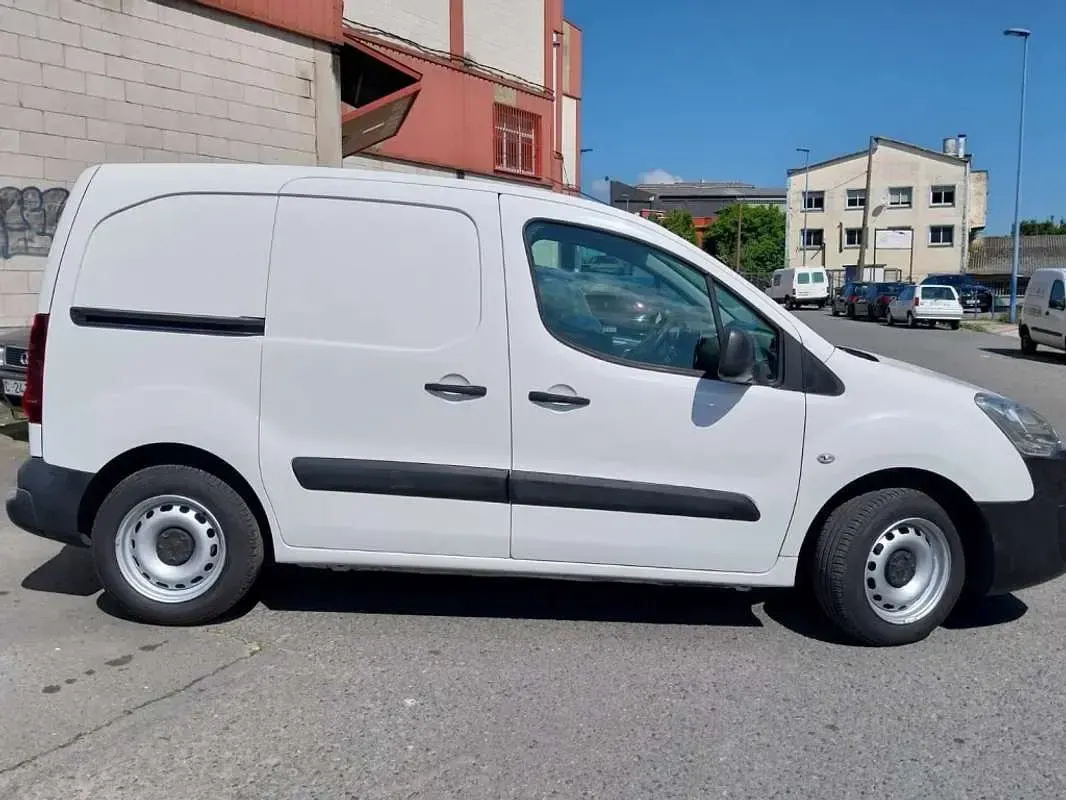 Usado Peugeot Partner 75 CV (55 kW) 2019 Blanco Monovolumen