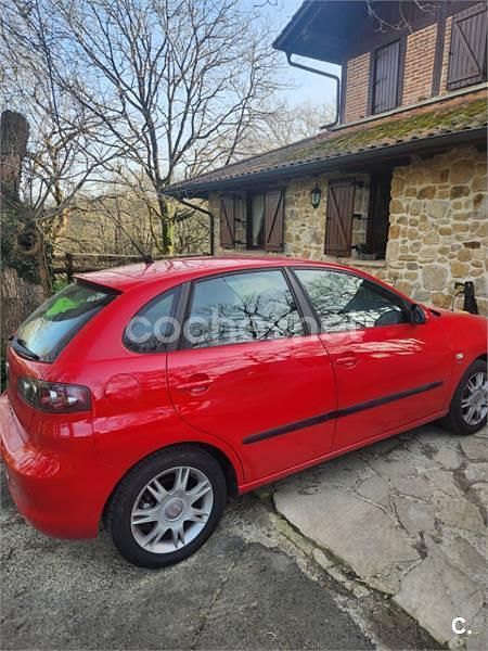 Usado Seat Ibiza Reference 100 CV (73 kW) 2009 Rojo Berlina
