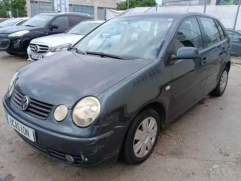 Usado VW Polo Advance 70 CV (51 kW) 2005 Negro Utilitario