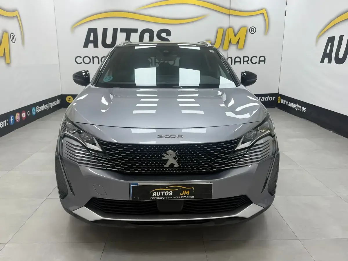 Usado Peugeot 3008 GT 130 CV (95 kW) 2022 Gris SUV