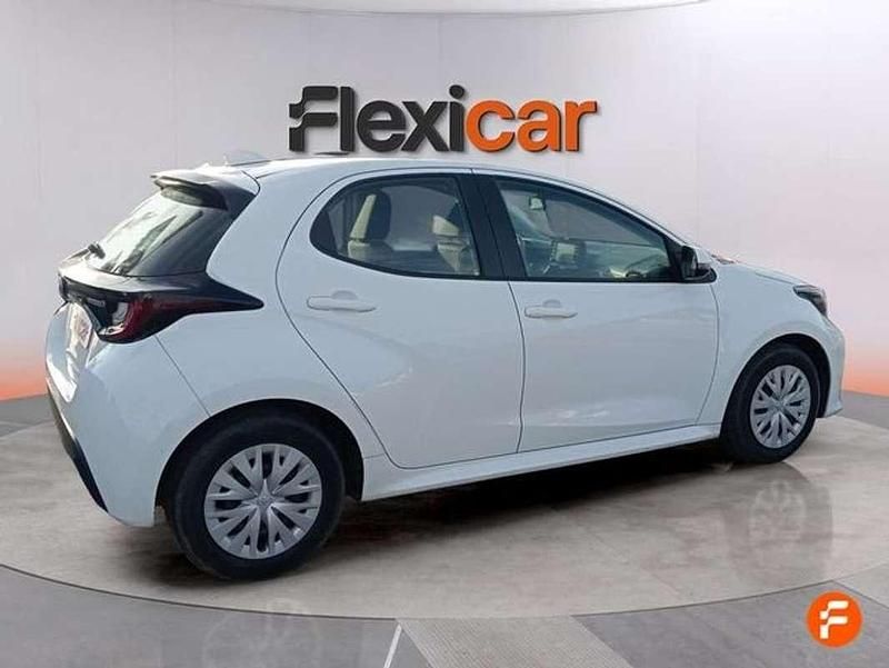 Usado Toyota Yaris Hybrid Active 116 CV (85 kW) 2021 Blanco Utilitario