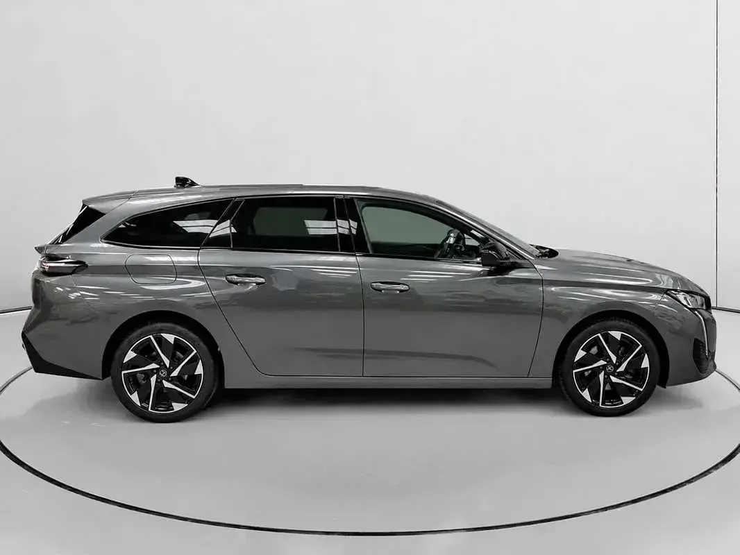 Usado Peugeot 308 Allure 131 CV (96 kW) 2024 Gris Utilitario