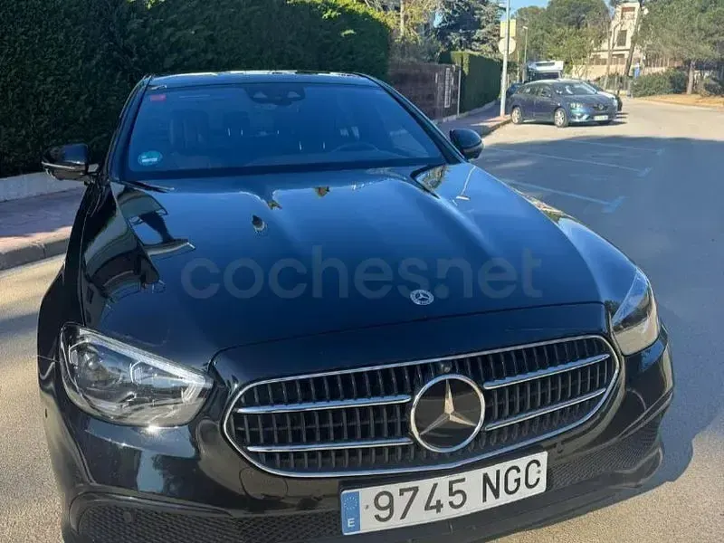 Usado Mercedes E300 320 CV (235 kW) 2021 Negro Berlina
