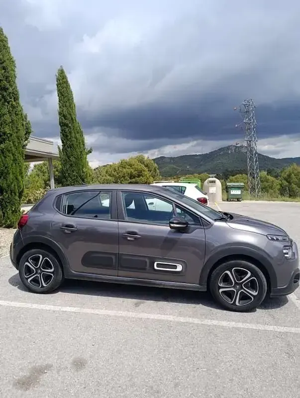 Usado Citroën C3 Feel 83 CV (61 kW) 2022 Gris Utilitario