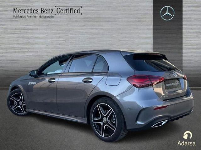 Usado Mercedes A180 AMG line 116 CV (85 kW) 2025 Gris montaña