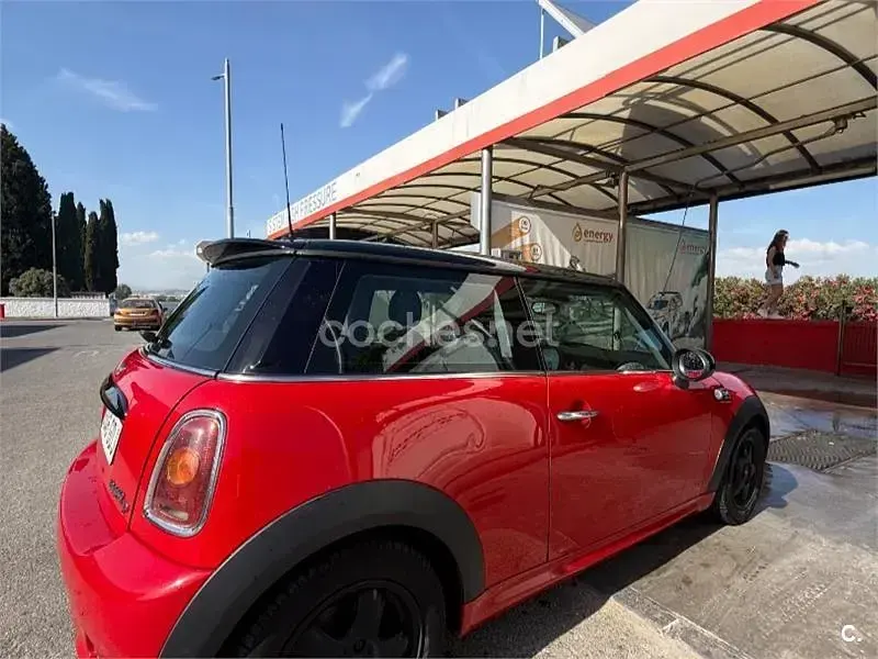 Usado Mini Cooper D 110 CV (80 kW) 2008 Rojo Utilitario